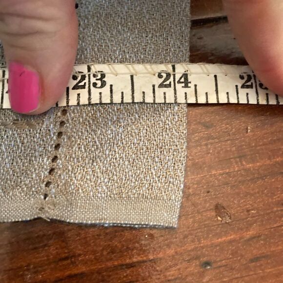 Linen Italian Hand Towel
Hemstitched Edges 
Purolino 18x24 Hand Towel - Picture 5 of 10